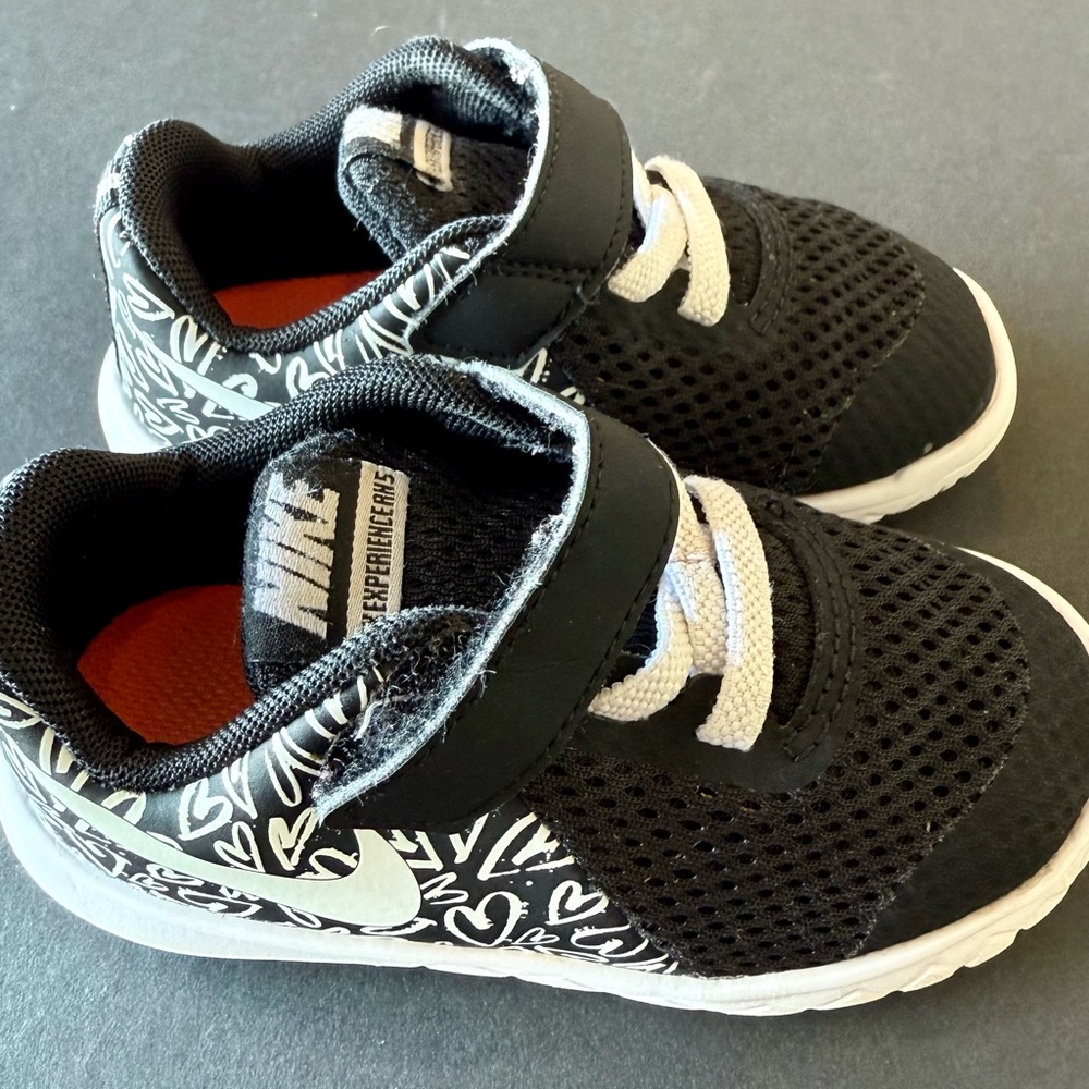 Nike Flex Experience RN5 Toddler Sz 6c Black  White Heart Print Slip On Sneaker